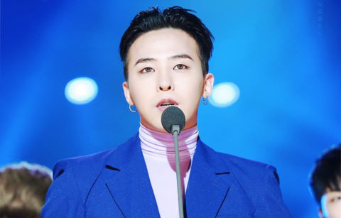 Fan nằm la liệt, vạ vật chờ mua vé đêm diễn của G-Dragon
