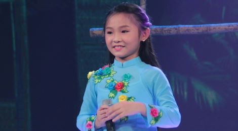 Sau Quang Linh, đến lượt Cẩm Ly nghẹn ngào vì giọng hát bé 7 tuổi