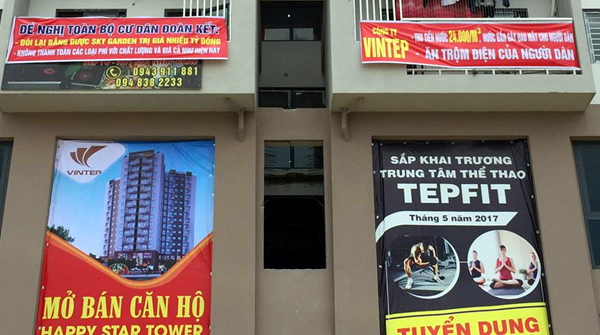 Hà Nội: Bức xúc vì tòa nhà không như quảng cáo, hàng trăm cư dân Happy Star Tower treo băng-rôn phản đối chủ đầu tư