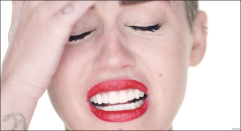 Miley Cyrus: "Sợ Wrecking Ball sẽ là nhạc nền trong đám tang của tôi"