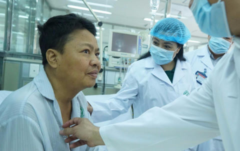 Gần trăm bệnh nhân Hòa Bình về Hà Nội chạy thận sau sự cố sốc phản vệ