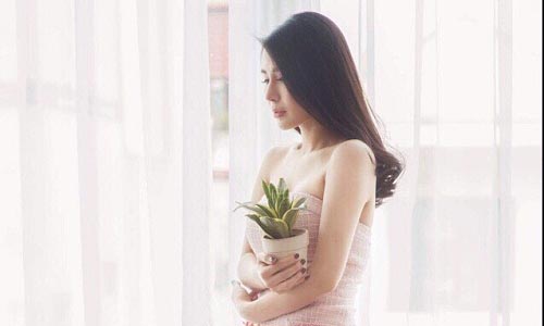 Người mẫu Lily Nguyễn cuốn hút ánh nhìn trong loạt ảnh mới