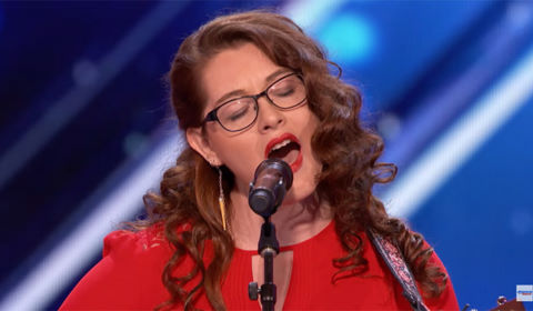 Cô gái khiếm thính gây xúc động tại America's Got Talent