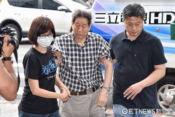 Cha mẹ ngất khi nhận thi thể cháy vụn của đạo diễn Đài Loan