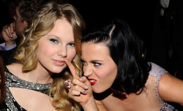 Katy Perry đổi lời bài hát được cho là "đá xéo" Taylor Swift