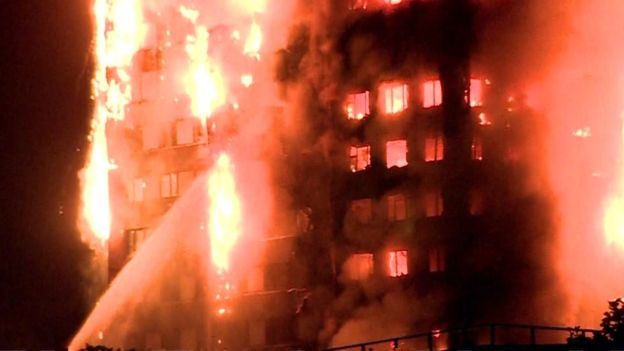 Nạn nhân la hét, tìm cách thoát khỏi tòa tháp bốc cháy ở London