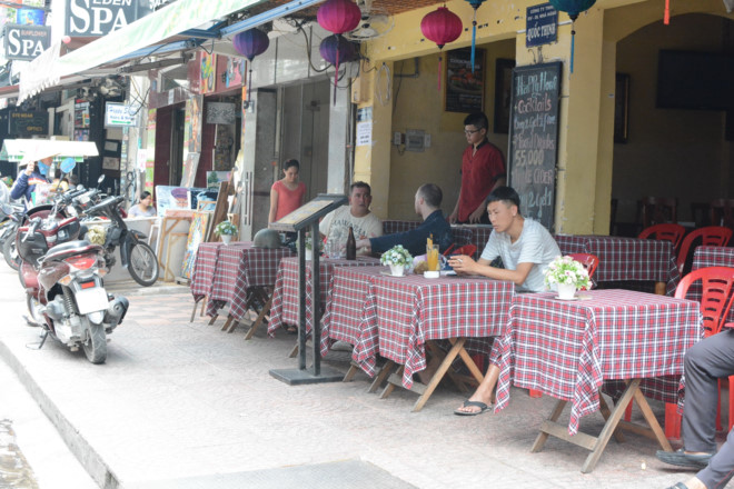 Giá thuê vỉa hè Sài Gòn mỗi tháng cao nhất 100.000 đồng/m2