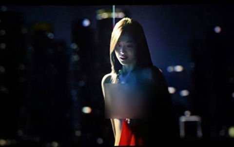 Cảnh quay của Sulli trong phim đóng cùng Kim Soo Hyun gây tranh cãi