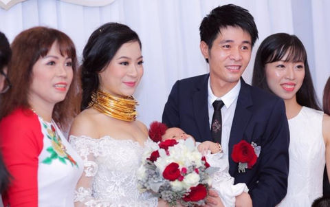 Đám cưới "tuyết rơi mùa hè" trên bãi đất rộng hơn 5.000 m2 tại Hà Nội