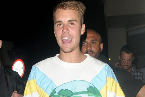 Justin Bieber xuất hiện với gương mặt phờ phạc đầy mụn