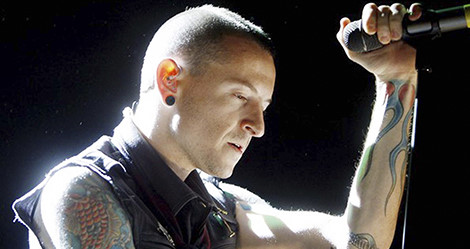 "Heavy" - thông điệp cuối cùng của trưởng nhóm Linkin Park