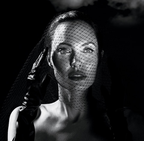 Angelina Jolie: Chiêu trò hay sự thật?