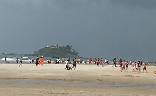 Thợ chụp ảnh trên bãi biển Vũng Tàu bị sét đánh nguy kịch