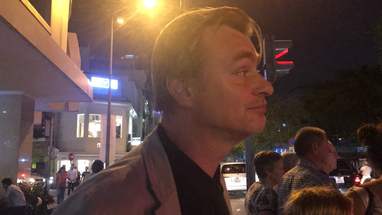 Đạo diễn Christopher Nolan của bom tấn The Dark Knight du lịch Sài Gòn