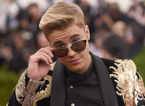 Justin Bieber trở lại: Đường nào cũng về "làm vua"