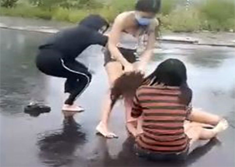 Cô gái trẻ bị đánh hội đồng ở Đà Nẵng do ghen tuông