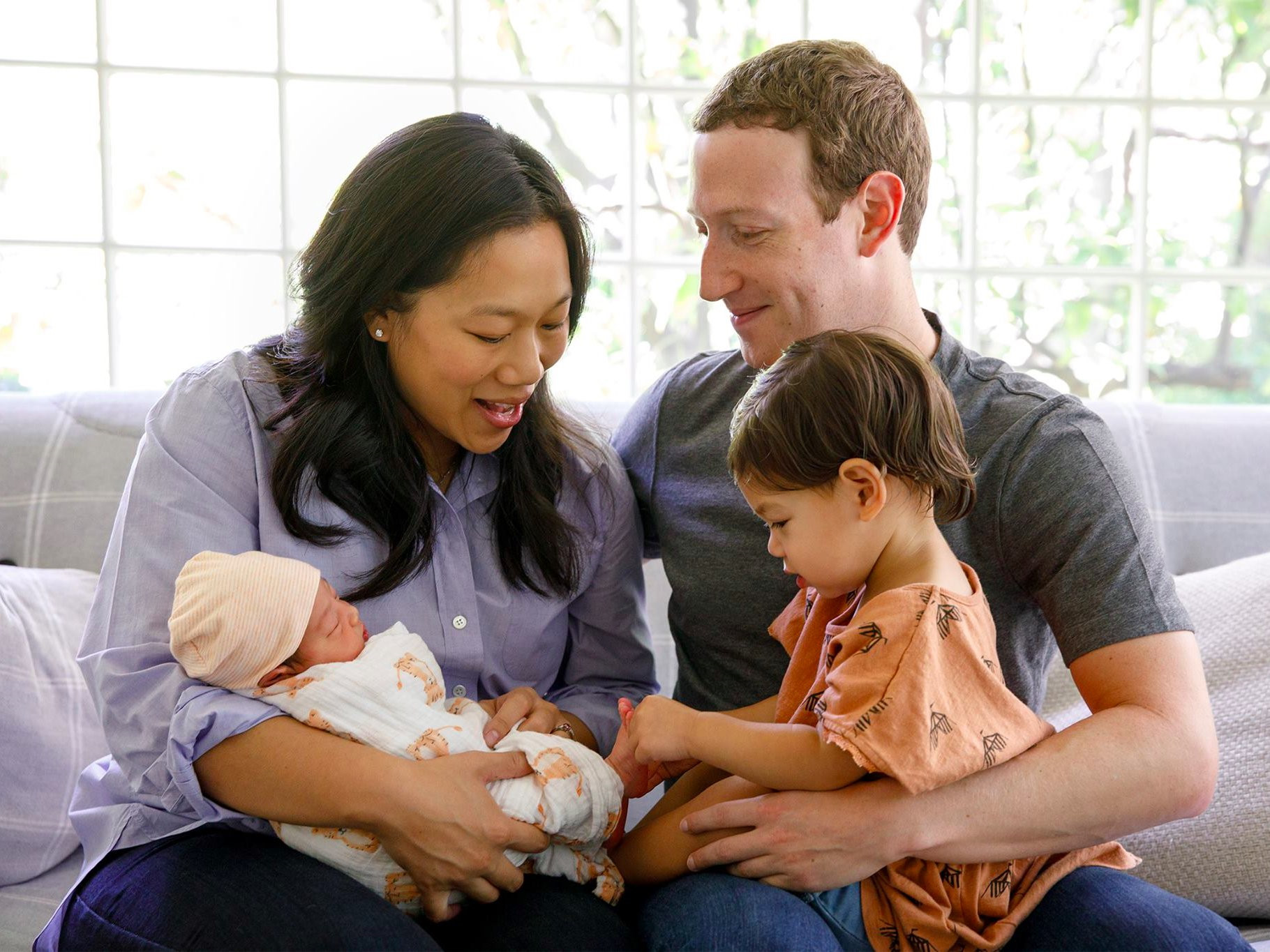 Mark Zuckerberg gửi tâm thư cho con gái mới sinh