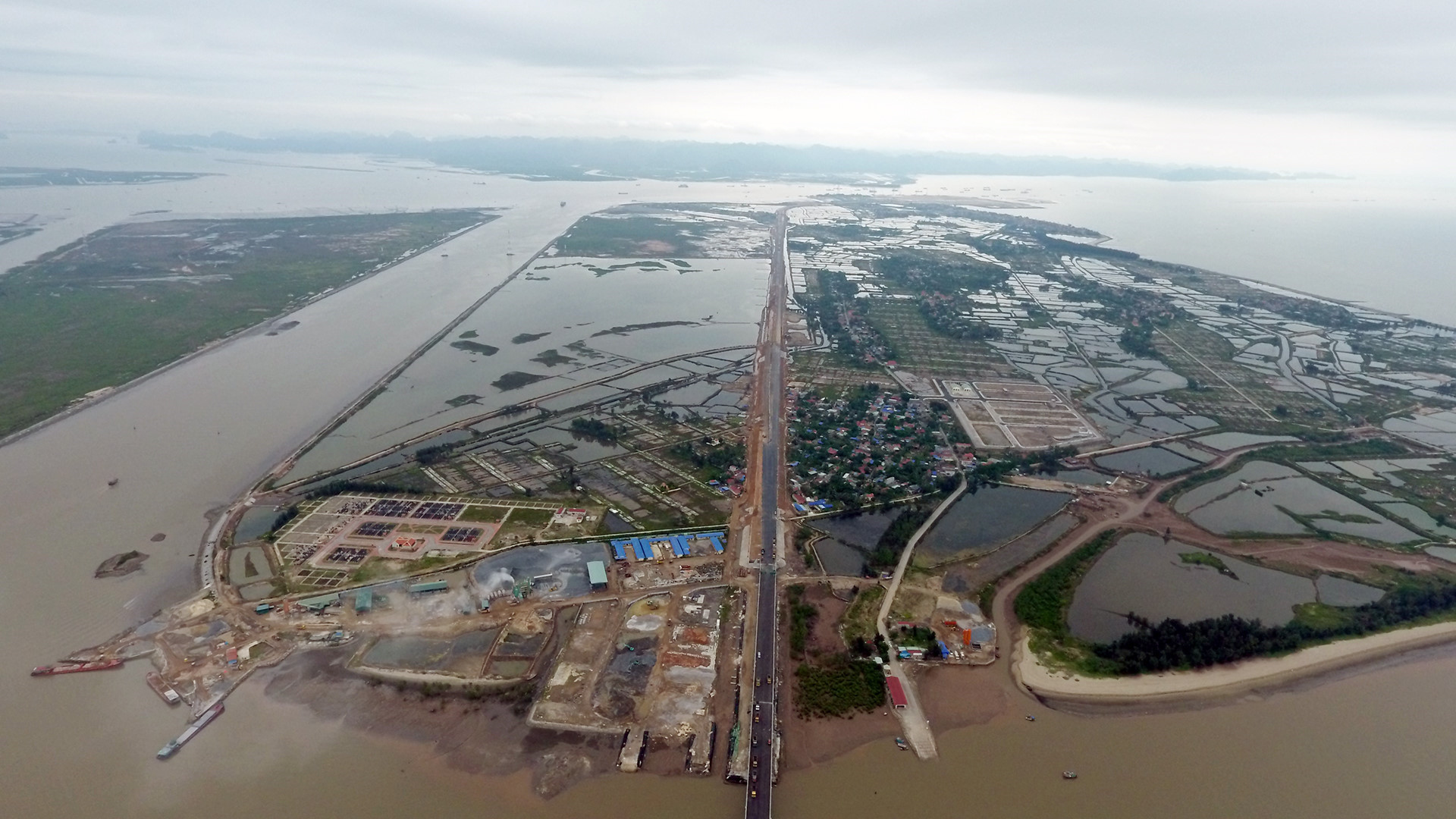Cầu vượt biển dài nhất Việt Nam thông xe vào 2/9