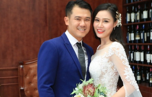 Ca sĩ Vân Quang Long kết hôn lần hai với vợ kém 10 tuổi