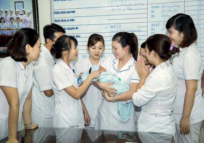 Bé sơ sinh bị bỏ rơi tại Viện huyết học Trung ương