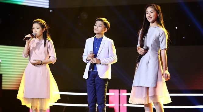 Học trò Vũ Cát Tường hát bolero trên sân khấu The Voice Kids
