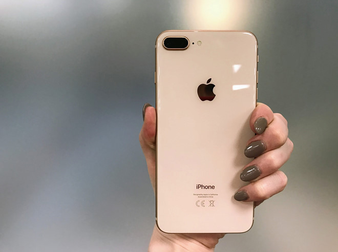 Apple cắt giảm một nửa đơn hàng iPhone 8
