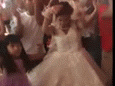 Cô dâu Đắk Lắk mở nhạc sàn nhảy tưng bừng trong đám cưới
