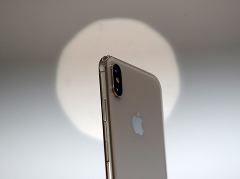 Cảm nhận đầu tiên về iPhone X: Siêu tối giản