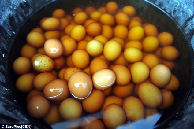 Đặc sản trứng luộc trong nước tiểu ở Trung Quốc