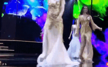 Diện đồ bó sát, thí sinh Hoa hậu Hoàn vũ liên tục vấp váy, vồ ếch