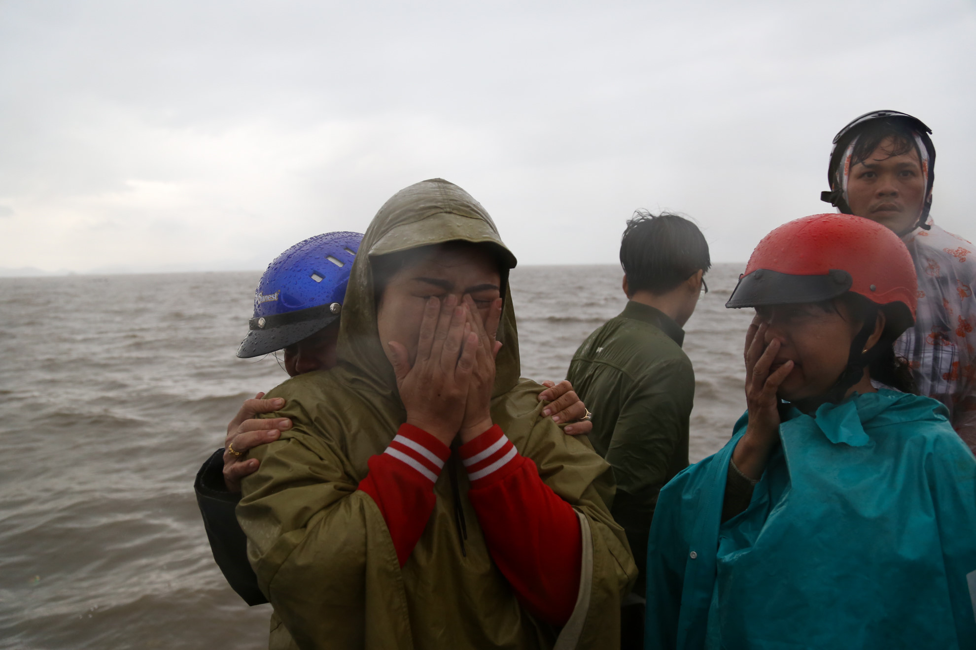 Trào nước mắt ở tâm bão Vạn Ninh