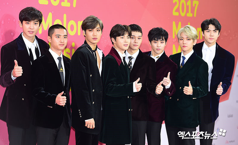 EXO, BTS tiếp tục "chạm mặt" trên thảm đỏ Melon Music Awards