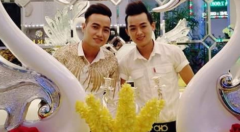 Bạn bè xác nhận 2 ca sĩ Việt qua đời sau tai nạn đâm vào xe tải
