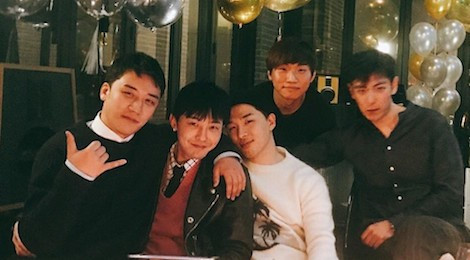 Big Bang tụ tập đầy đủ 5 thành viên trước ngày G-Dragon nhập ngũ