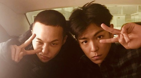 T.O.P đưa G-Dragon đi nhập ngũ, ôm chia tay đầy tình cảm