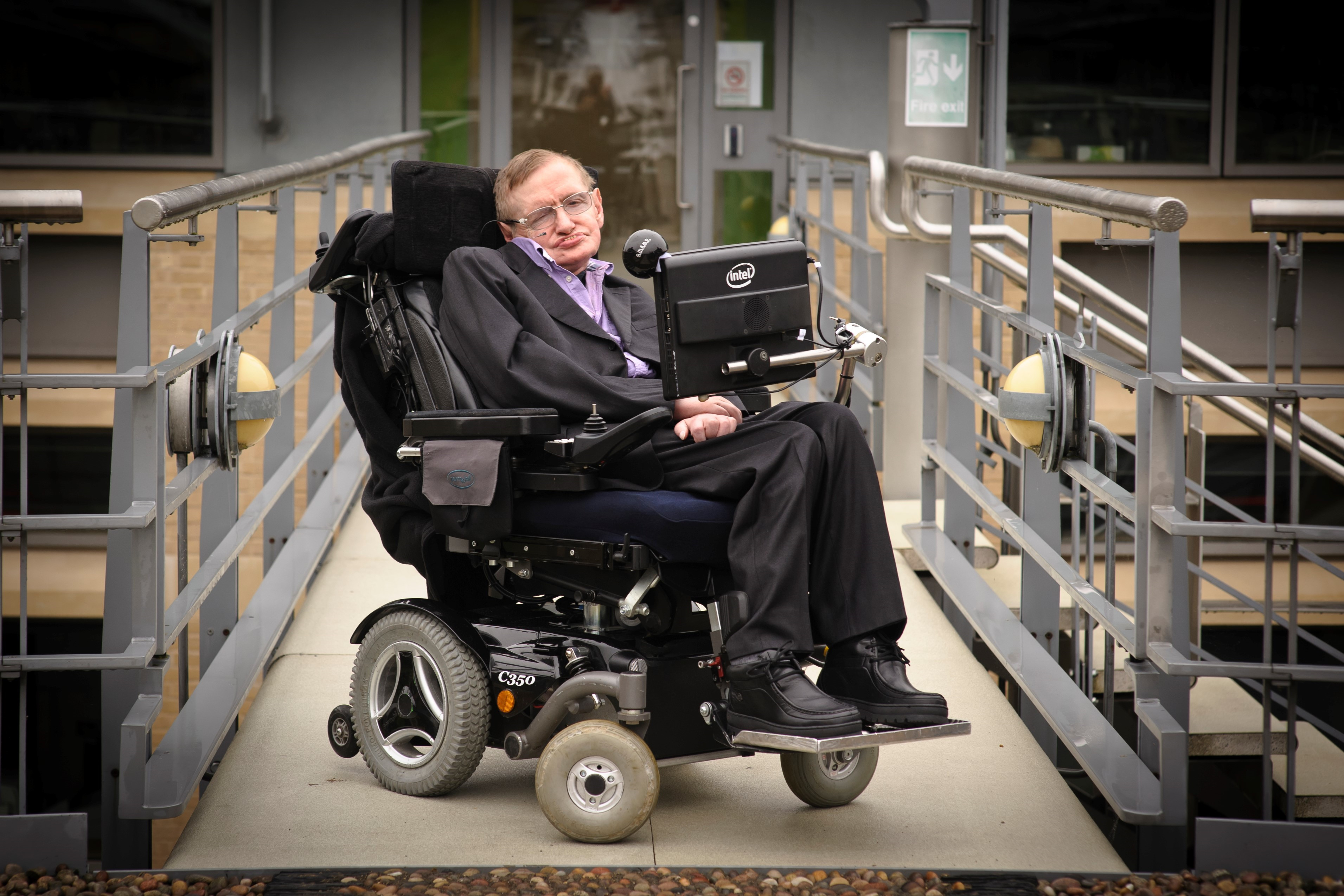 Cỗ máy của "ông già thông minh nhất thế giới" Stephen Hawking