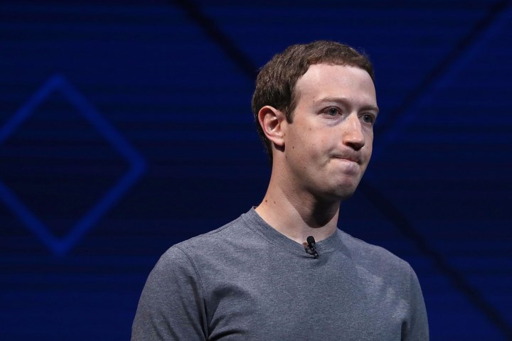 Mark Zuckerberg bị yêu cầu từ chức