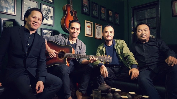 Ban nhạc Bức Tường làm liveshow "Ngày trở về" trên tòa nhà cao nhất Việt Nam