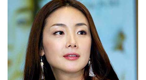 "Người đẹp khóc" Choi Ji Woo bí mật lấy chồng ở tuổi 43