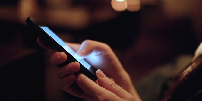 Ánh sáng xanh trên smartphone làm tăng nguy cơ ung thư
