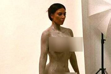 Kim Kardashian bị chỉ trích vì đăng quá nhiều ảnh nude