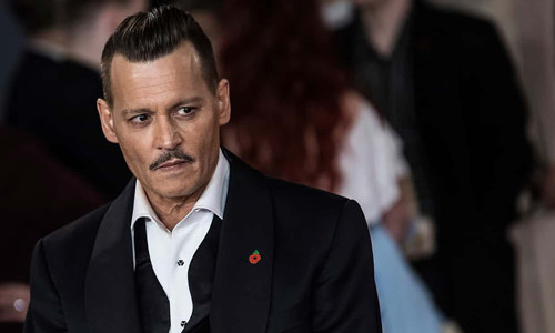 Johnny Depp bị tố tấn công nhân viên đoàn phim