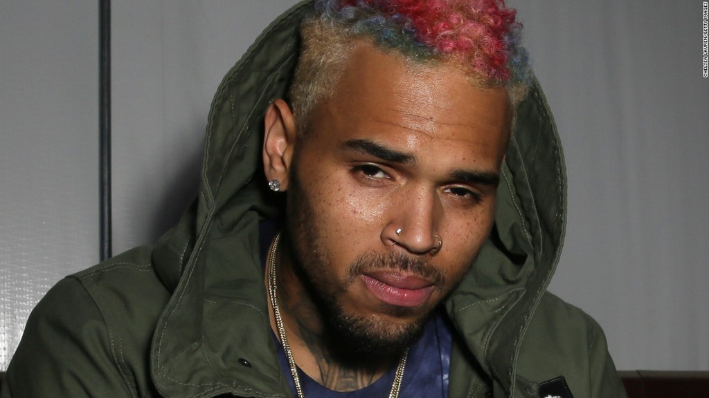 Chris Brown bị tố cưỡng hiếp phụ nữ tại nhà riêng
