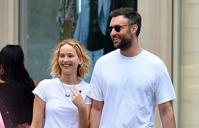 Jennifer Lawrence có bạn trai mới sau khi chia tay đạo diễn lớn tuổi