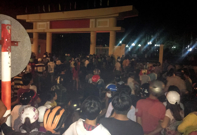 Tạm giữ 102 người quá khích đập phá trụ sở công quyền ở Bình Thuận