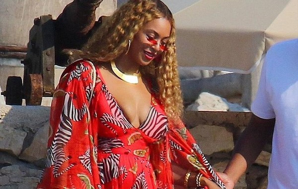 Beyonce bị nghi mang bầu con thứ tư sau 1 năm sinh cặp sinh đôi