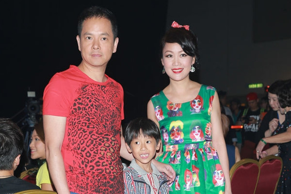 Hôn nhân bình dị của 'Chúc Anh Đài' Lương Tiểu Băng ở tuổi 49