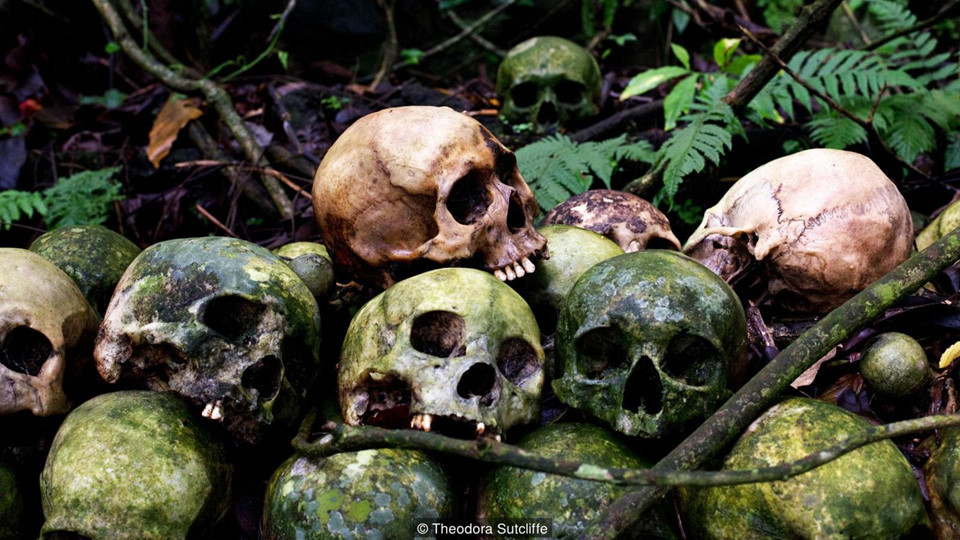 Tục phơi thây người chết trong lồng tre trên đảo Bali