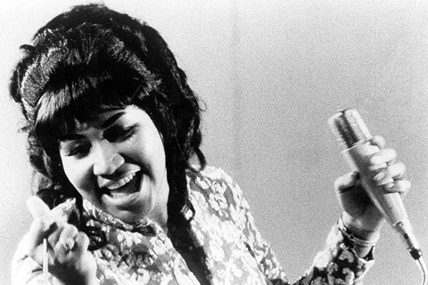 Sự nghiệp lừng lẫy của nữ hoàng nhạc Soul ẵm 18 giải Grammy vừa mất