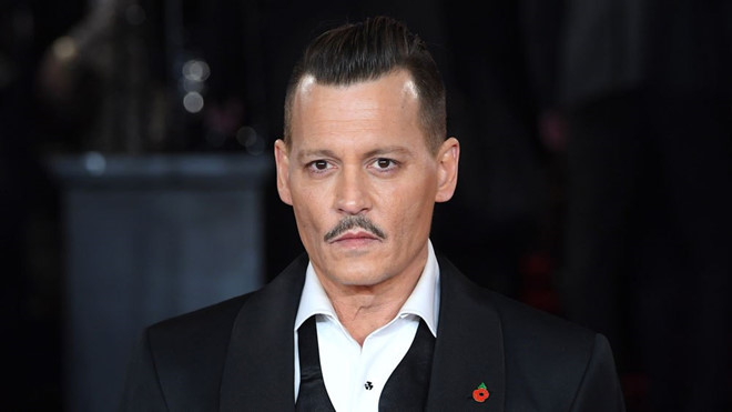 Johnny Depp phủ nhận tấn công nhân viên đoàn phim